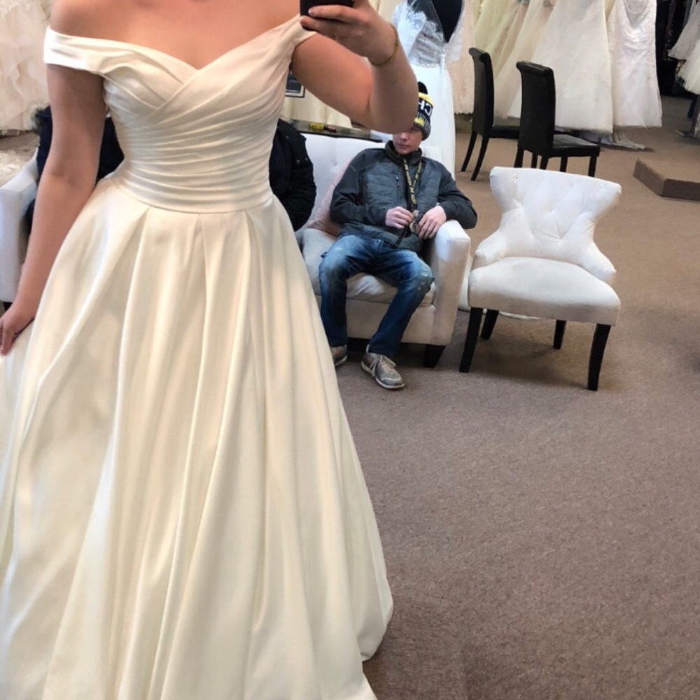 Wedding dress with pockets - Picture 2 of 8